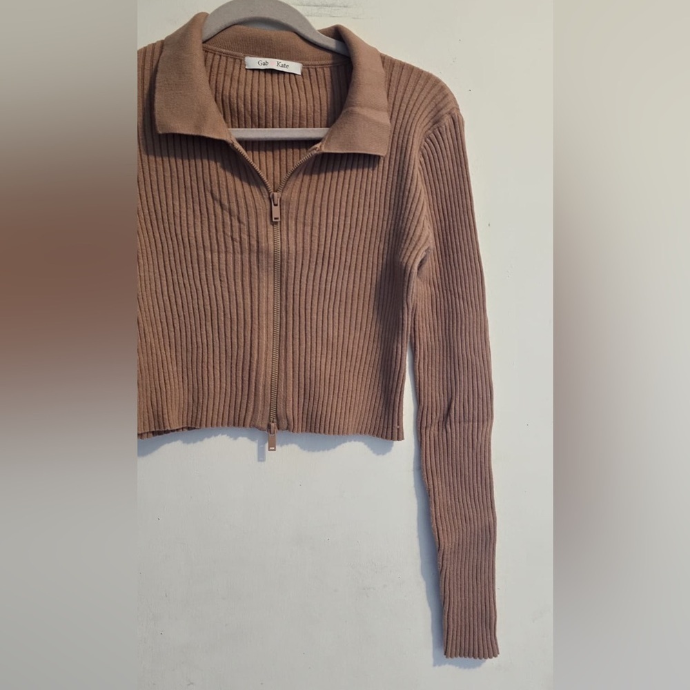 Stylish Ribbed Zip-Up Crop Top - Picture 4 of 14